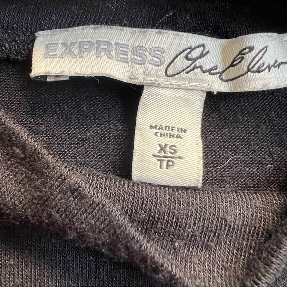 EXPRESS BLACK MOCKNECK SHORT SLEEVE FITTED TSHIRT SIZE XS - Picture 6 of 6